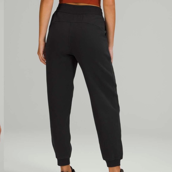 Lululemon Side Pockets Jogger. - Picture 2 of 9